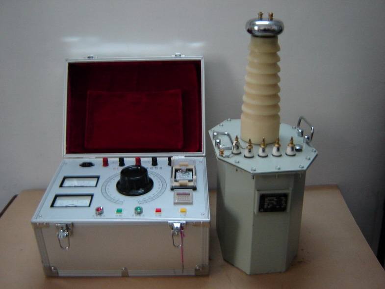 交直流高壓試驗(yàn)變壓器-揚(yáng)州達(dá)瑞(圖1)